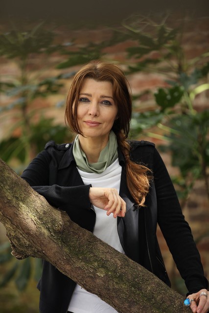 إليف شافاق